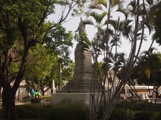 statue in Plaza las Delicias